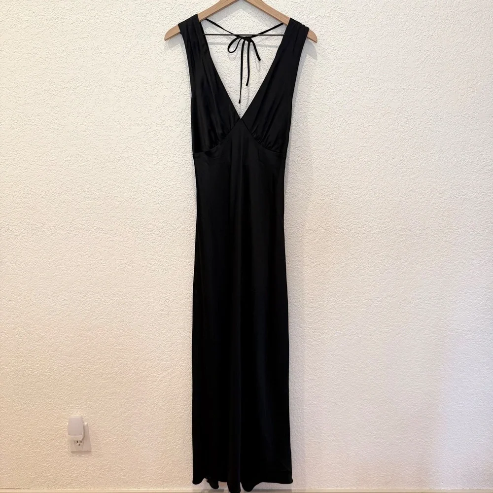 Abercrombie & Fitch Black‎ Satin Cowl Back Maxi Dress V-Neck Size MT Romantic